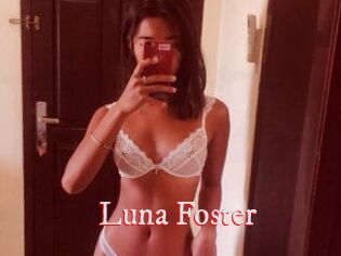 Luna_Foster