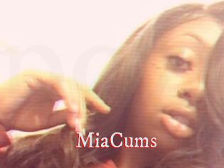 MiaCums