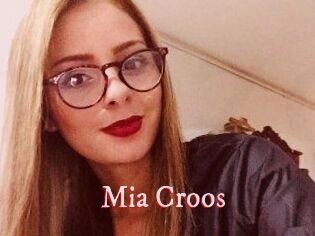 Mia_Croos